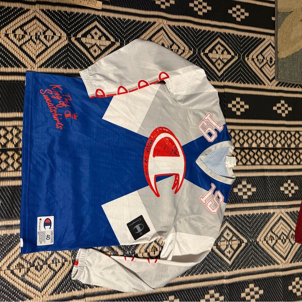 Champion vintage hockey style jersey new with tags size 40 M